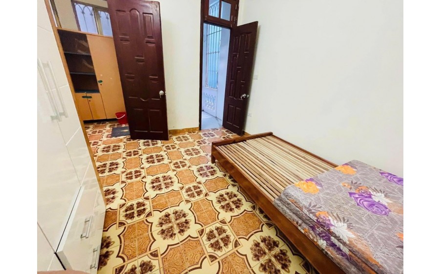 Cho ở nhóm sinh viên 7 - 8 người nhà Đường Láng, 40m2, 4 tầng, 4 ngủ, 15 Triệu, đủ đồ